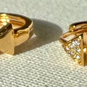 Triangle Detail Small Hoops