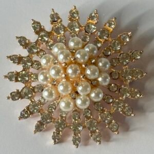 Brooch - Star burst with pearl & stone detail