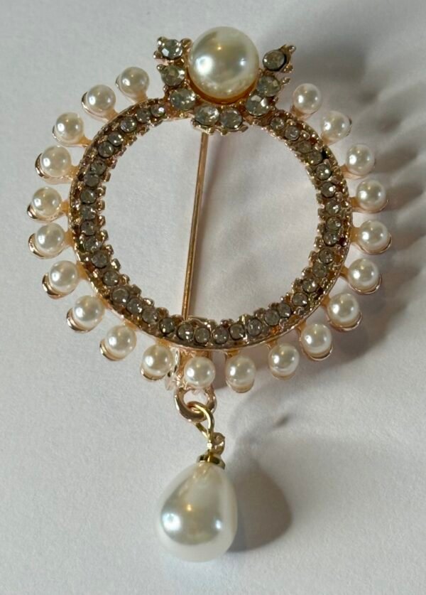 Brooch - Circular Pearl & Stone detail